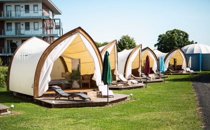 STROHBOID Lounge_Elbwasser_Glamping im Grünen STROHBOID Lounge_Elbwasser_Glamping im Grünen