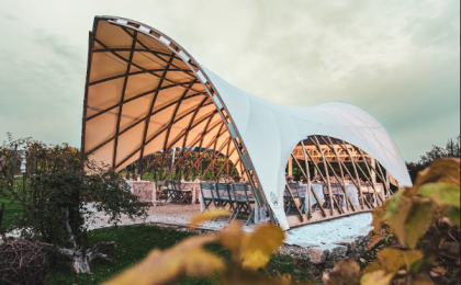 Bau eines Pavillons nach Maß Bau eines Pavillons nach Maß