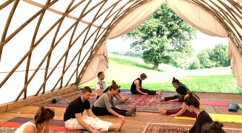 Strohboid Pavillon Eventzelt mit Yoga Outdoor Raum Strohboid Pavillon Eventzelt mit Yoga Outdoor Raum