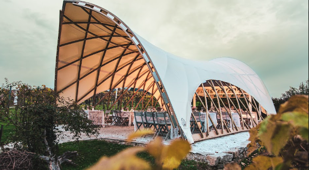 Bau eines Pavillons nach Maß Bau eines Pavillons nach Maß