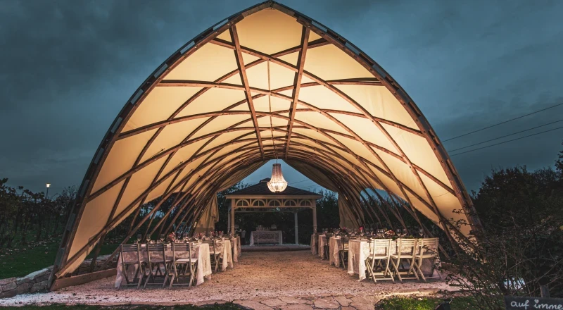 Hochzeit im Freien organisieren: Diese 13 Tipps sollten Sie beachten! Hochzeit im Freien organisieren: Diese 13 Tipps sollten Sie beachten!