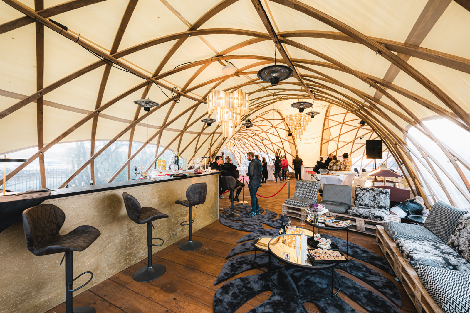 Der STROHBOID Pavillon als optimale ganzjährige Terrassenüberdachung Der STROHBOID Pavillon als optimale ganzjährige Terrassenüberdachung