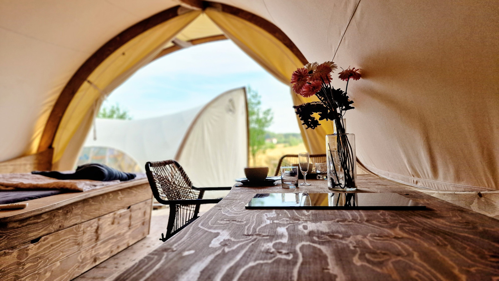 Glamping-Möbel nachhaltig – STROHBOID Glamping-Möbel nachhaltig – STROHBOID