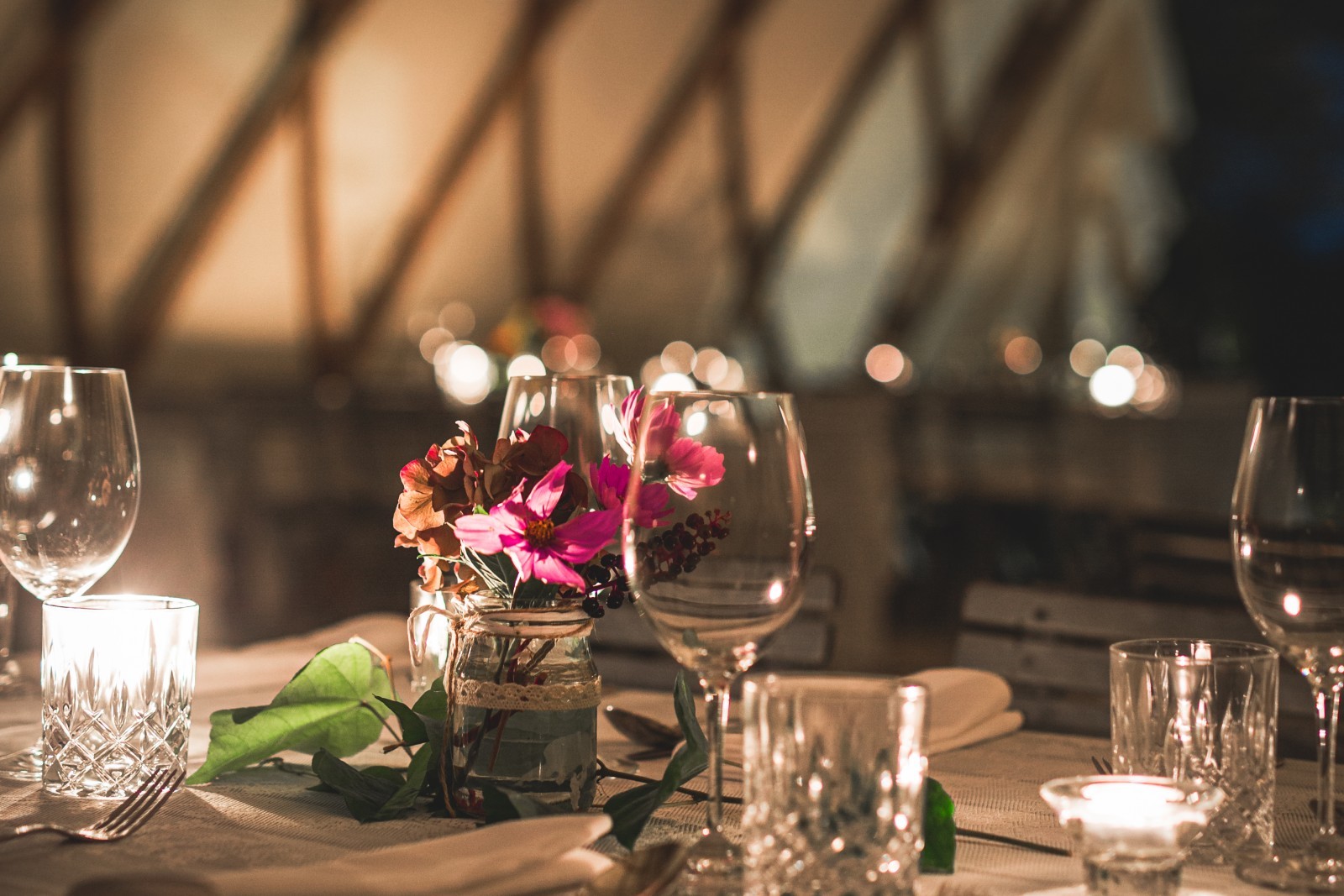 Hochzeit Deko Eventzelt Blumen