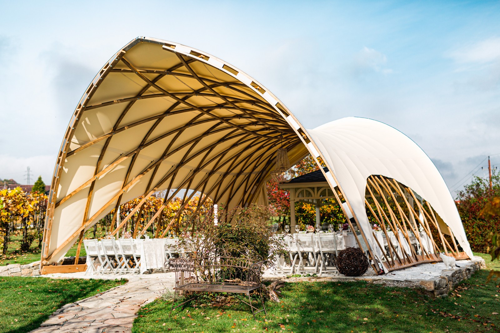 Nachhaltiges Zelt für Veranstaltungen von STROHBOID