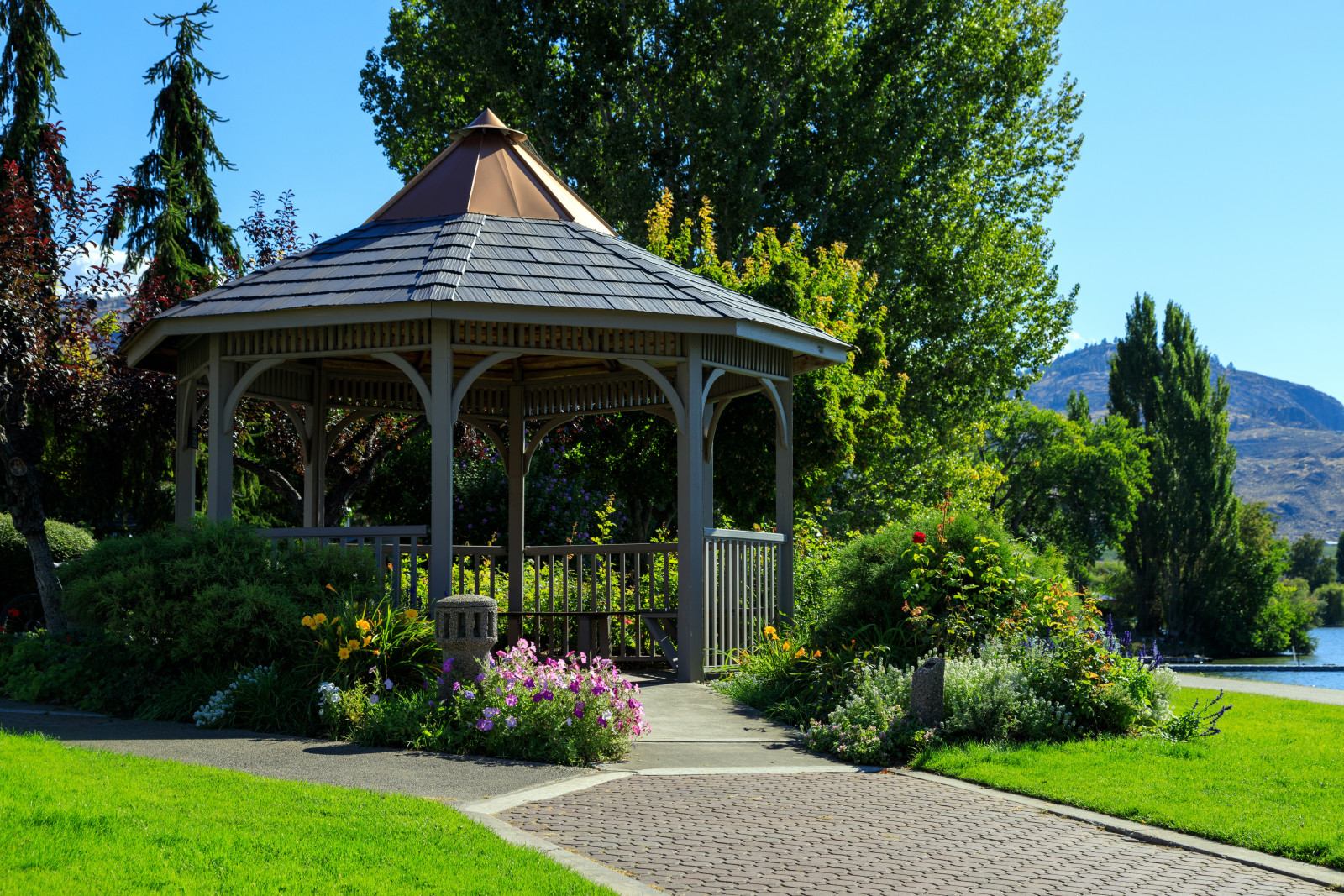 Gazebo - Gründe für einen Pavillon mit festem Dach Gazebo - Gründe für einen Pavillon mit festem Dach