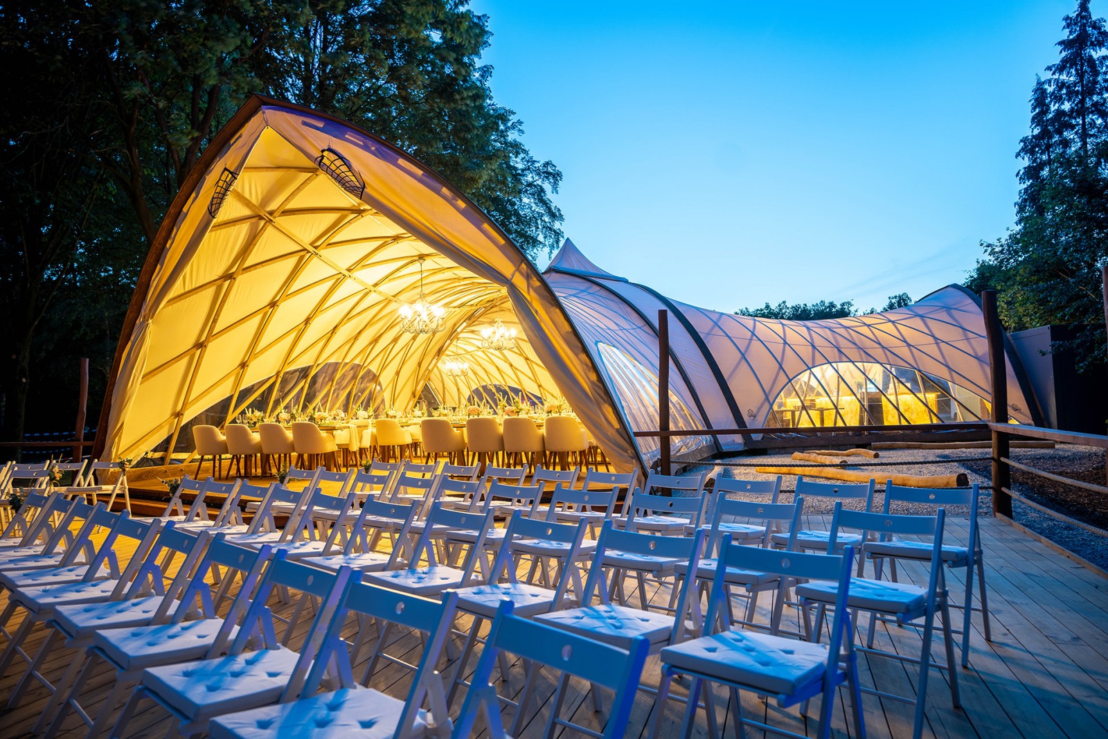 STROHBOID Pavillon_Zeitreise_Hochzeit im Zelt bei Nacht