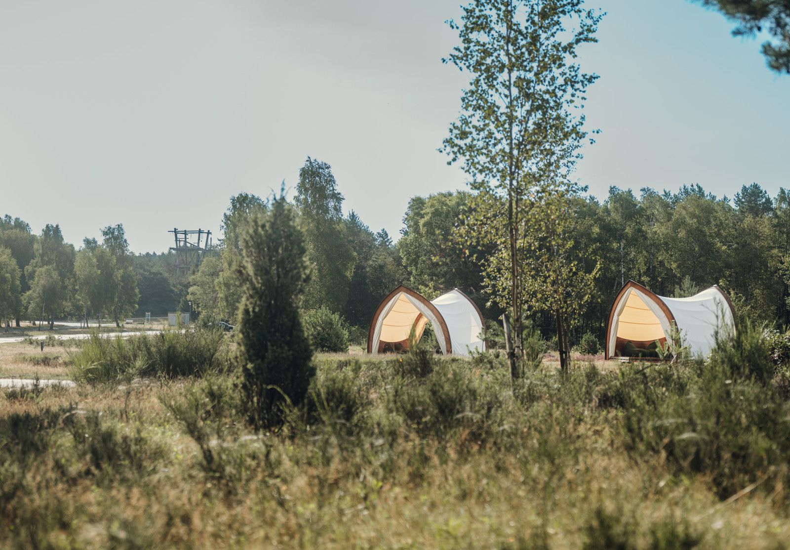 Nachhaltige STROHBOID Glamping Zelte in der Natur Nachhaltige STROHBOID Glamping Zelte in der Natur