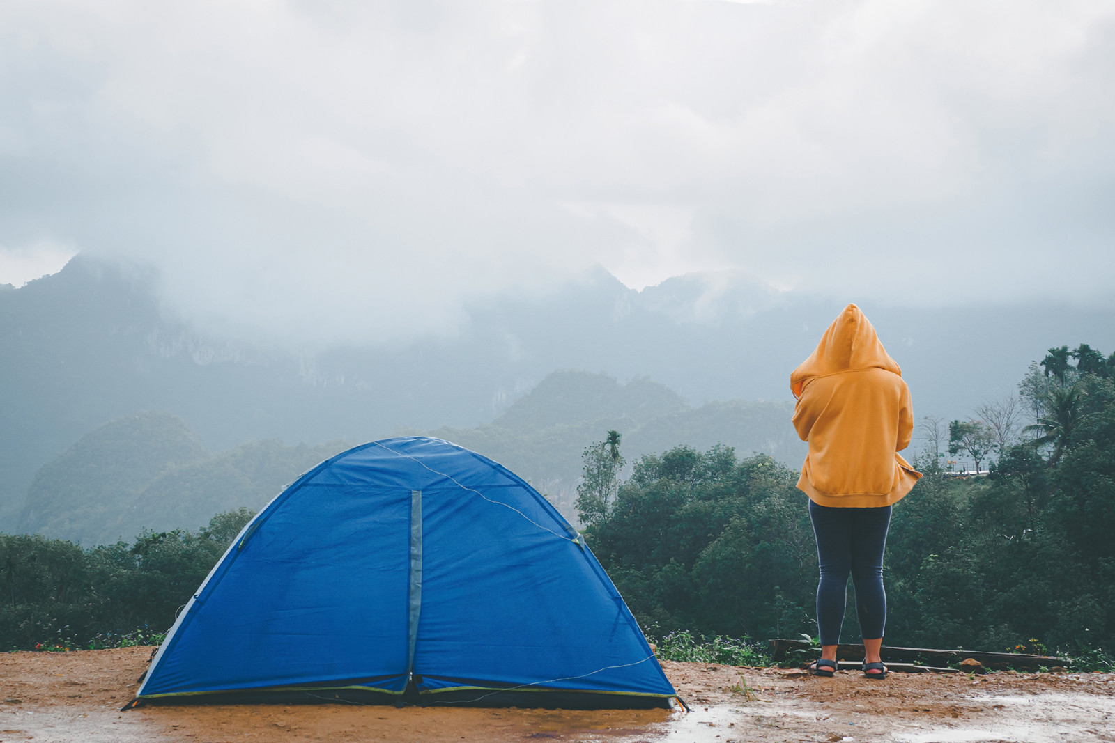 Wassersäule beim Vergleich mit Campingzelt und Glampingzelt Wassersäule beim Vergleich mit Campingzelt und Glampingzelt