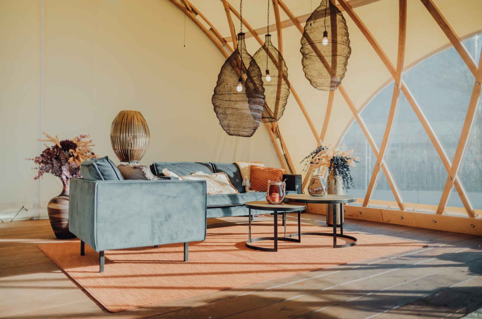 Holz-Pavillon und Natur trifft Ästhetik mit Nachhaltigkeit Holz-Pavillon und Natur trifft Ästhetik mit Nachhaltigkeit