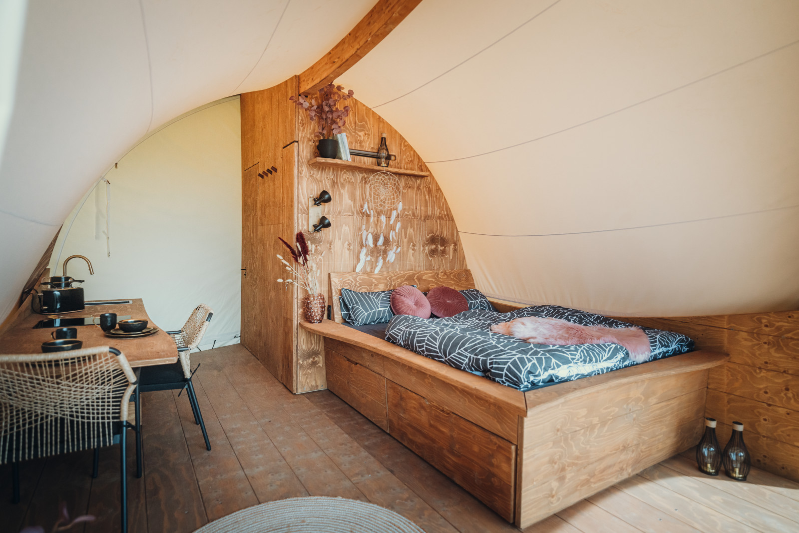 Glamping-Möbel innen – STROHBOID Glamping-Möbel innen – STROHBOID