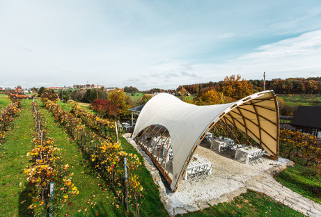STROHBOID_Träumerei_Hochzeitspavillon im Weingarten STROHBOID_Träumerei_Hochzeitspavillon im Weingarten