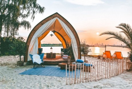 Strohboid Lounge Pavillon mit Beachbarbeschattung 