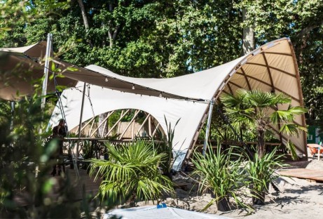 Strohboid event tent pavilion sustainable beach bar