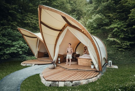 strohboid-glamping-Yogalution-Showroom