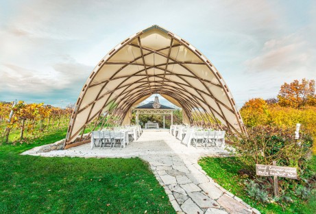 Nachhaltiger Pavillon für Ihre Hochzeit von Strohboid
