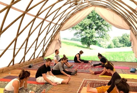 Strohboid Pavillon Eventzelt mit Yoga Outdoor Raum