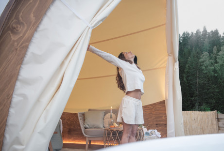 STROHBOID-Lounge-Hotel Adula_1001 Steilas Suite_Glamping STROHBOID-Lounge-Hotel Adula_1001 Steilas Suite_Glamping