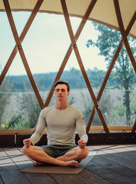 Strohboid_Yoga_221003_3_-3web-klein Strohboid_Yoga_221003_3_-3web-klein