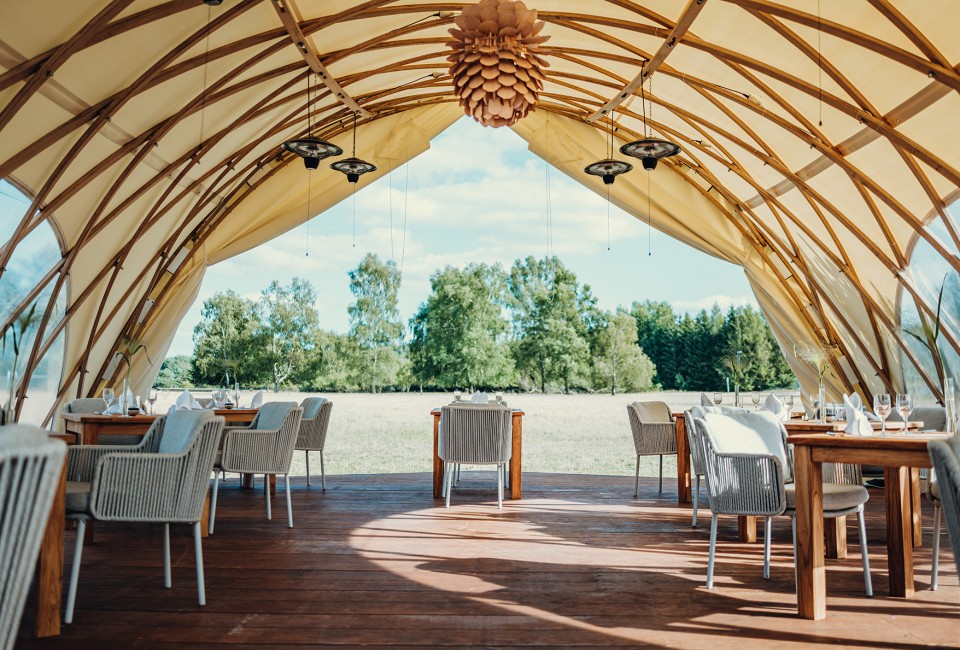 STROHBOID-Pavillon-Hotelcamp-Reinsehlen-Tagungen.jpg