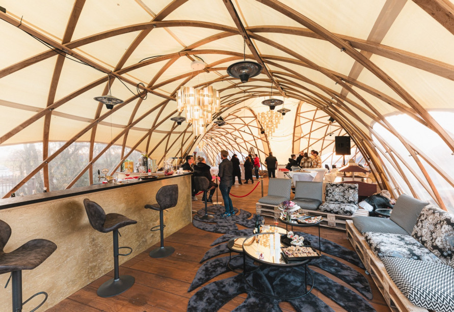 Strohboid Eventzelt Pavillon für Events - mit Bar für Ihre Weinverkostung Strohboid Eventzelt Pavillon für Events - mit Bar für Ihre Weinverkostung