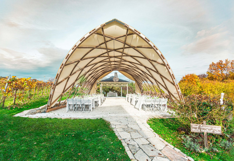 Nachhaltiger Pavillon für Ihre Hochzeit von Strohboid Nachhaltiger Pavillon für Ihre Hochzeit von Strohboid