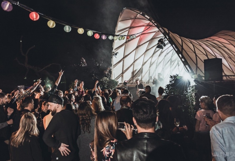 Strohboid event tent pavilion