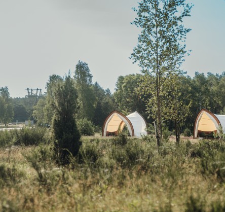 Nachhaltige STROHBOID Glamping Zelte in der Natur