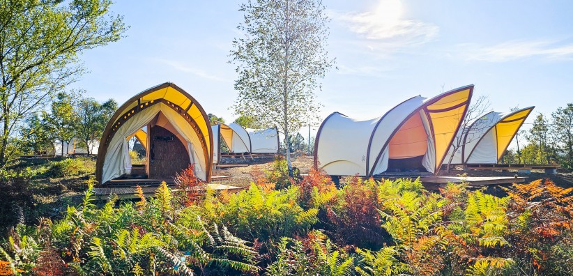 Einzigartiges Glamping Resort mit STROHBOiD