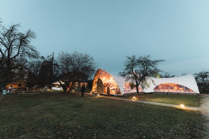 STROHBOID_Pavillon_Doerrwalder-muehle-hochzeit-bei-nacht