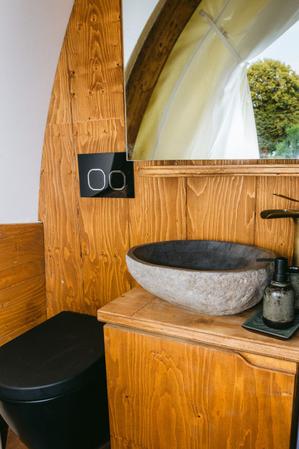STROHBOID Glamping Cabin bathroom equipment