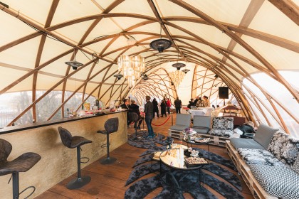 STROHBOID_Pavillon_Doerrwalder-muehle-outdoor-bar-wetterfest