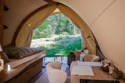 STROHBOID_Waldtherapiezentrum_Glamping Ausblick.jpg