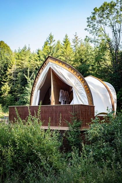 STROHBOID_Waldtherapiezentrum_Glamping Innenraum.jpg