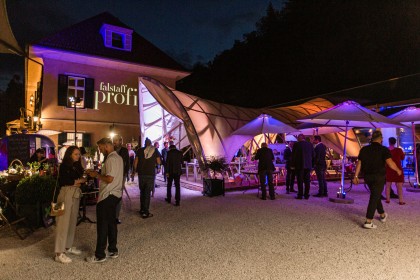 STROHBOID Pavillon_Falstaff Event Graz_Aiola im Schloss.jpg
