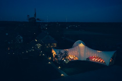 STROHBOID_Pavillon_Doerrwalder-muehle-hochzeit-bei-nacht-außenansicht