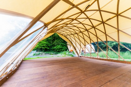 STROHBOID-Pavillon-Yogaraum-Yogalution-Rhoden-Hill