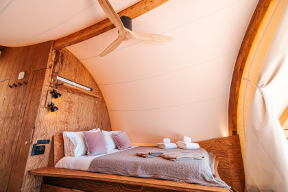 STROHBOID_Juicy Oasis_Glamping Schlafplatz STROHBOID_Juicy Oasis_Glamping Schlafplatz