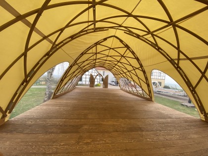 STROHBOID_Lichtproduktiv_Pavillon mit Öffnung