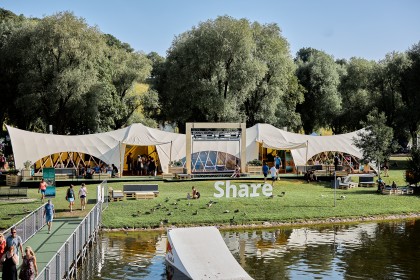 STROHBOID_Wellbeing Festival München_langer Pavillon