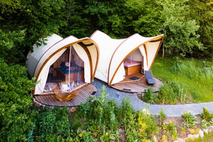 STROHBOID-Resort-Glamping-Hotelzimmer-Yogalution-Rhoden-Hill