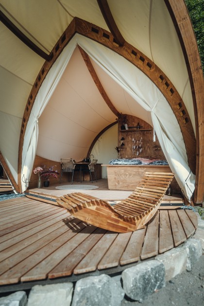 STROHBOID-Glamping-Yogalution-Terasse