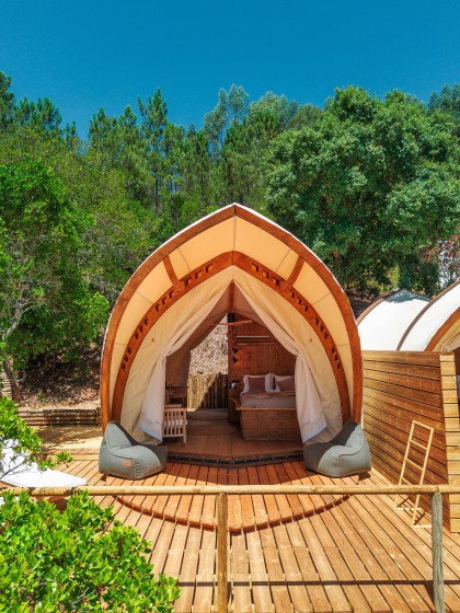 STROHBOID_Juicy Oasis_Glamping Zelt mit Terasse