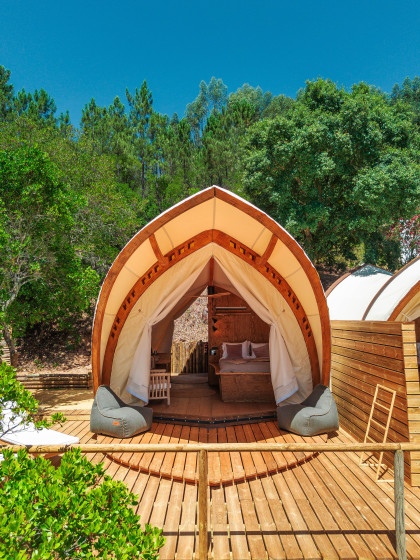 STROHBOID_Juicy Oasis_Glamping Zelt mit Terasse STROHBOID_Juicy Oasis_Glamping Zelt mit Terasse