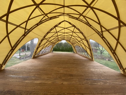 STROHBOID_Lichtproduktiv_Pavillon Eventzelt im Grünen