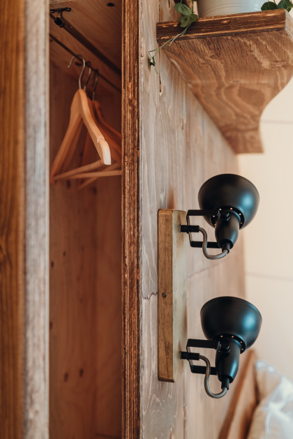 STROHBOID Glamping Garderobe