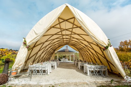 STROHBOID_Träumerei_Hochzeit in einem Zelt