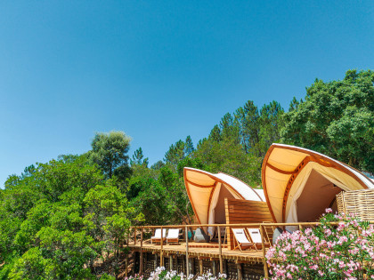 STROHBOID_Juicy Oasis_Glamping im Grünen STROHBOID_Juicy Oasis_Glamping im Grünen