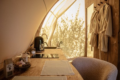 STROHBOID_Waldtherapiezentrum_Glamping Küche