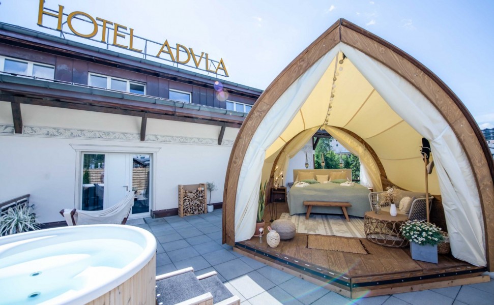 Sustainable glamping lounge as a special hotel room